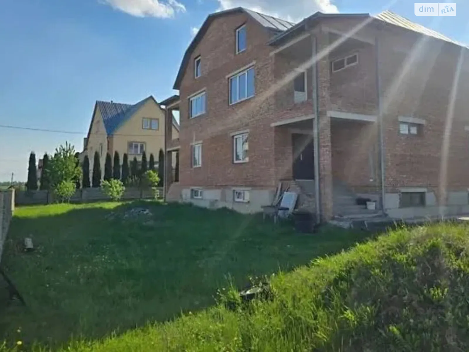 Продается дом на 3 этажа 240 кв. м с беседкой, цена: 120000 $ - фото 1