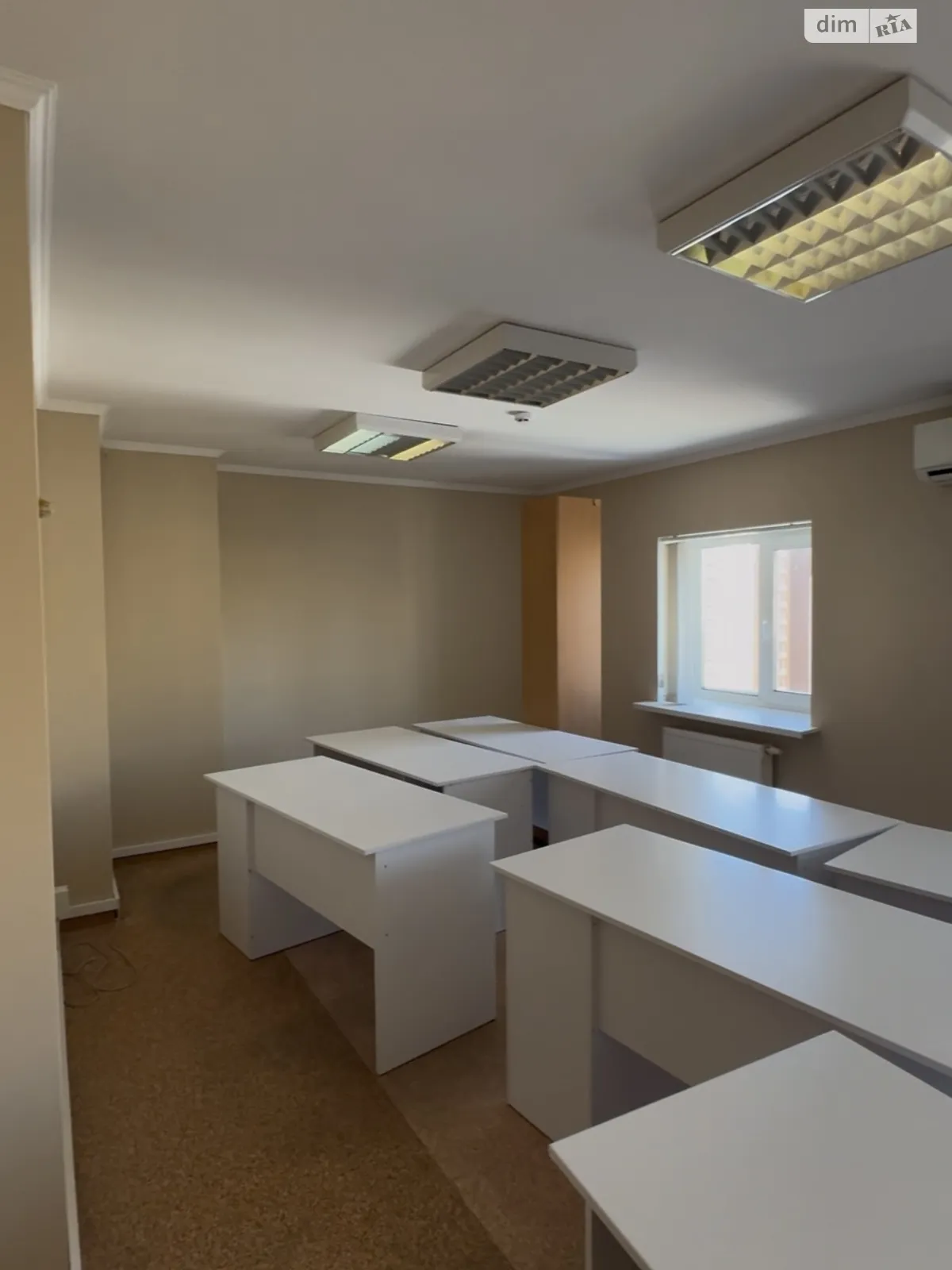 Сдается в аренду офис 253.9 кв. м в бизнес-центре, цена: 2500 $ - фото 1