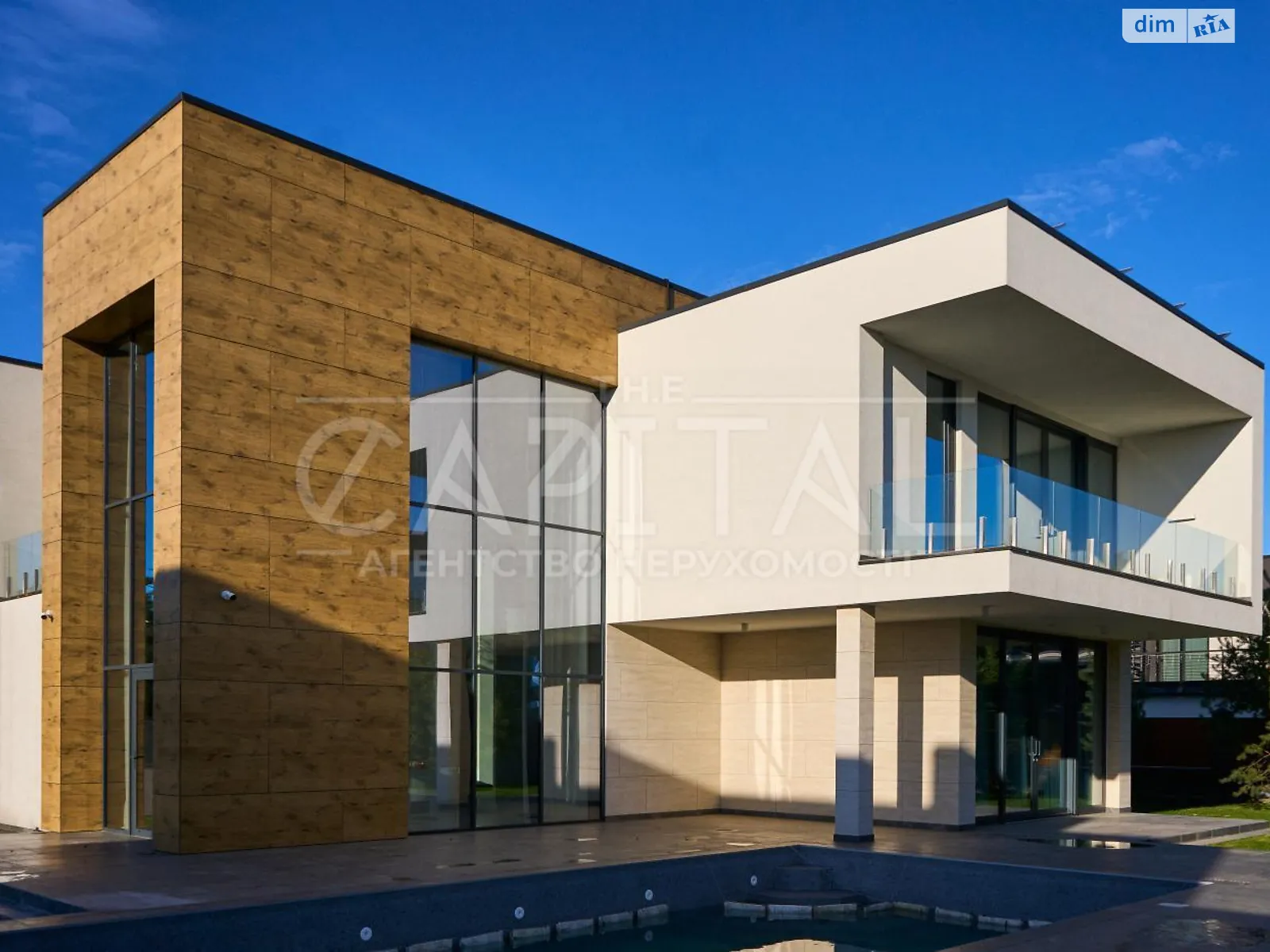 Сдается в аренду дом на 2 этажа 448 кв. м с балконом, цена: 8000 $ - фото 1