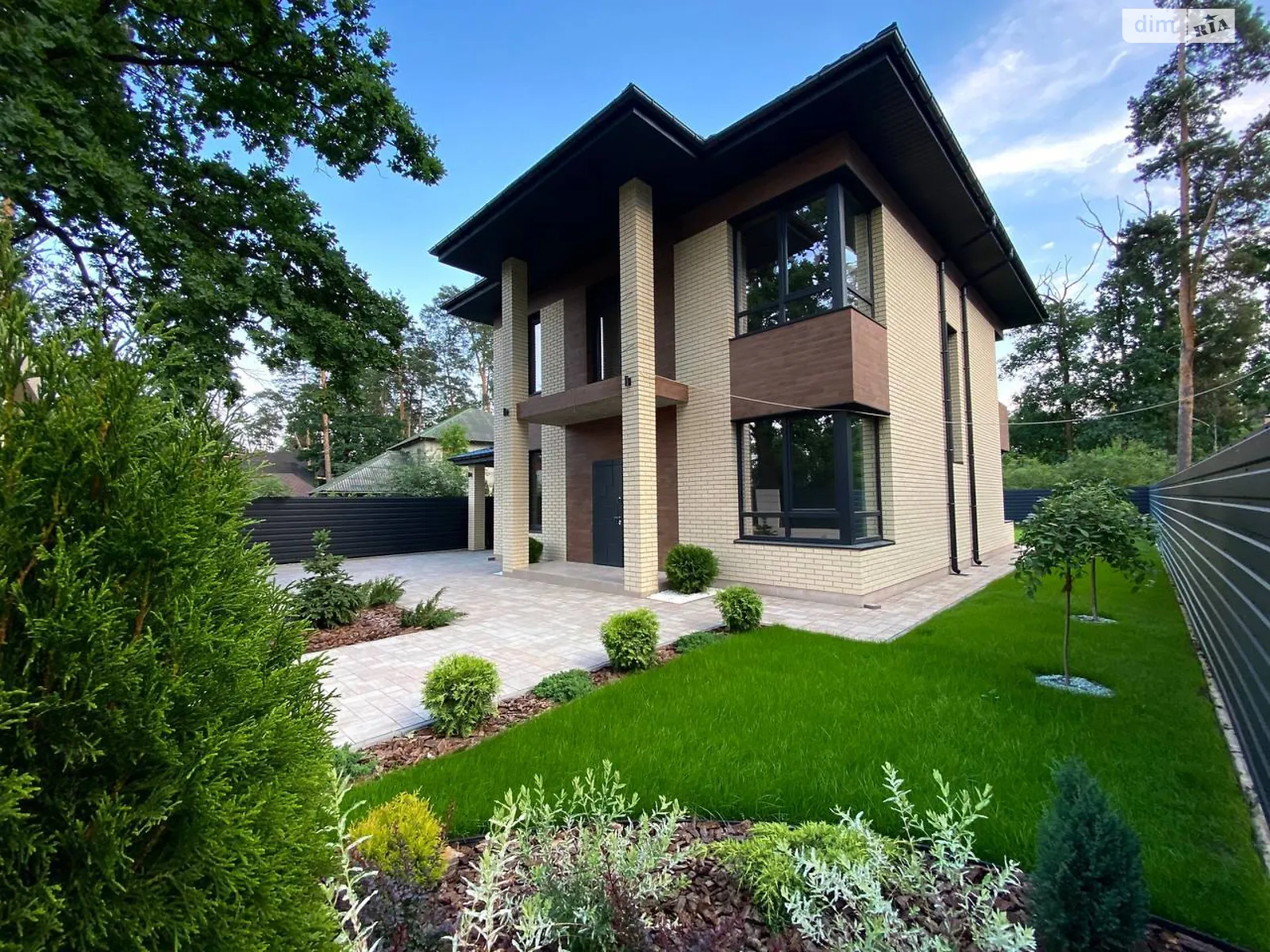 Продается дом на 2 этажа 160 кв. м с мансардой, цена: 198000 $ - фото 1