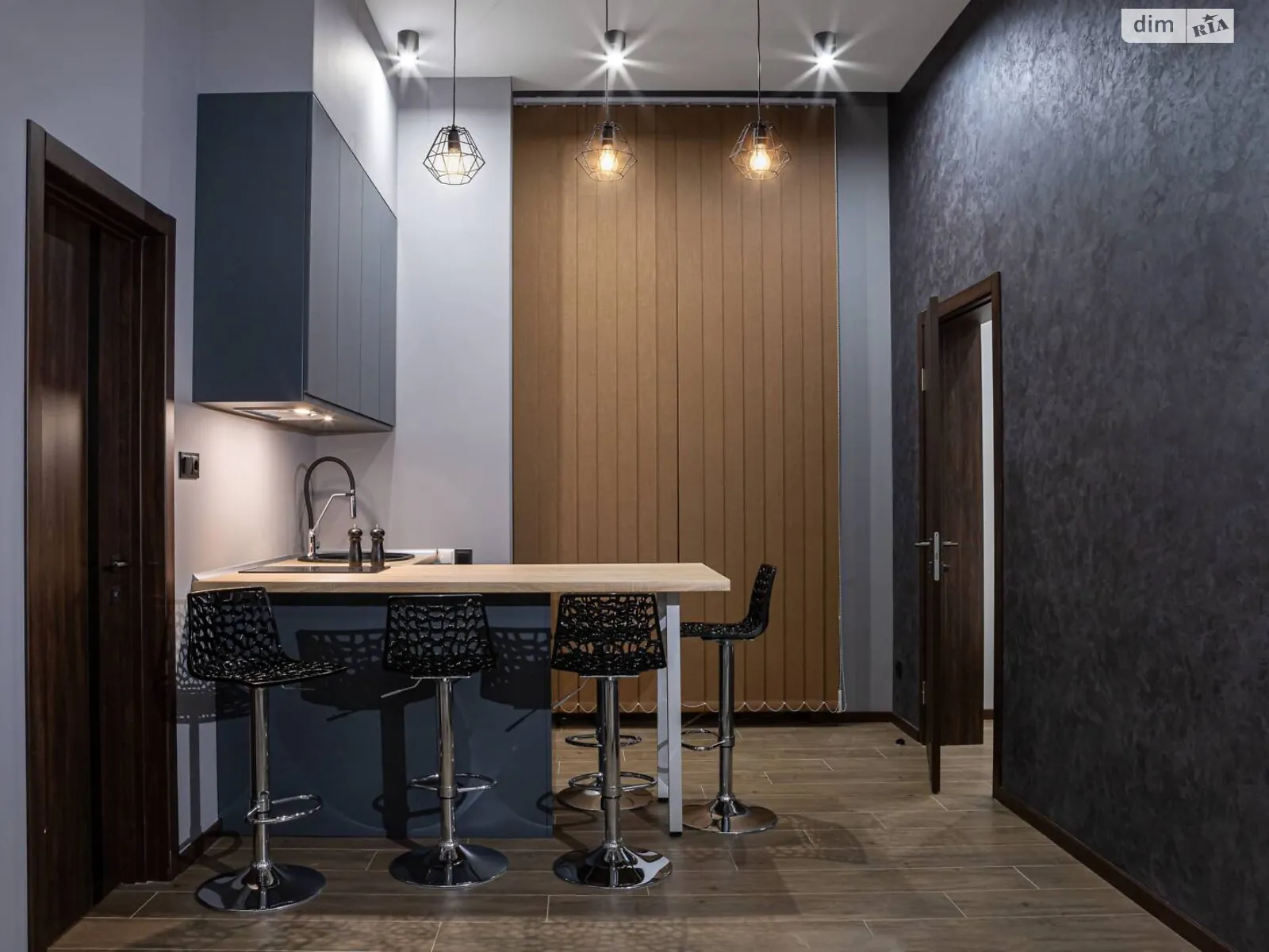 Продается 2-комнатная квартира 50.2 кв. м в Львове, ул. Хмельницкого Богдана - фото 1