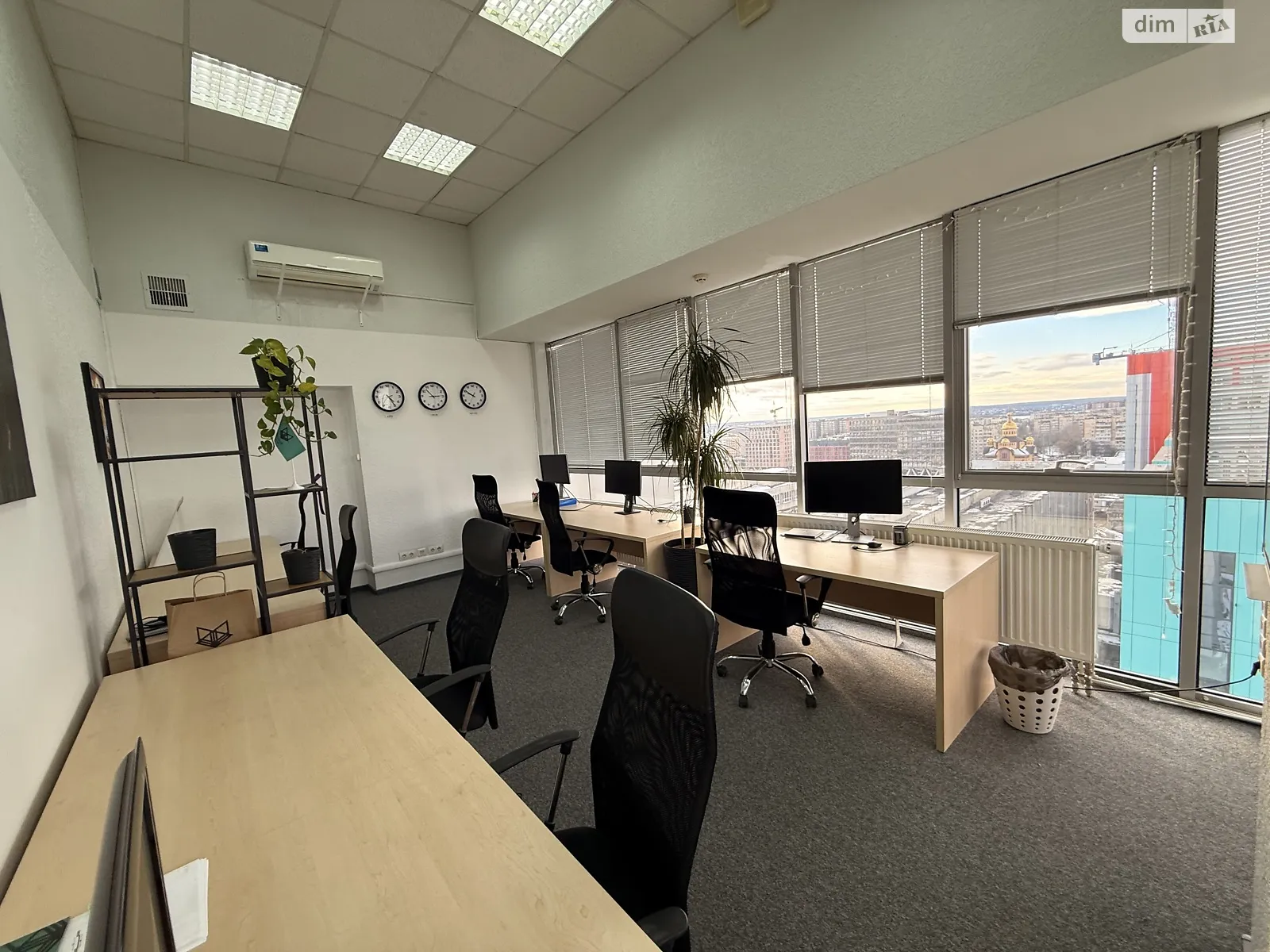 Сдается в аренду офис 109 кв. м в бизнес-центре, цена: 1417 $ - фото 1