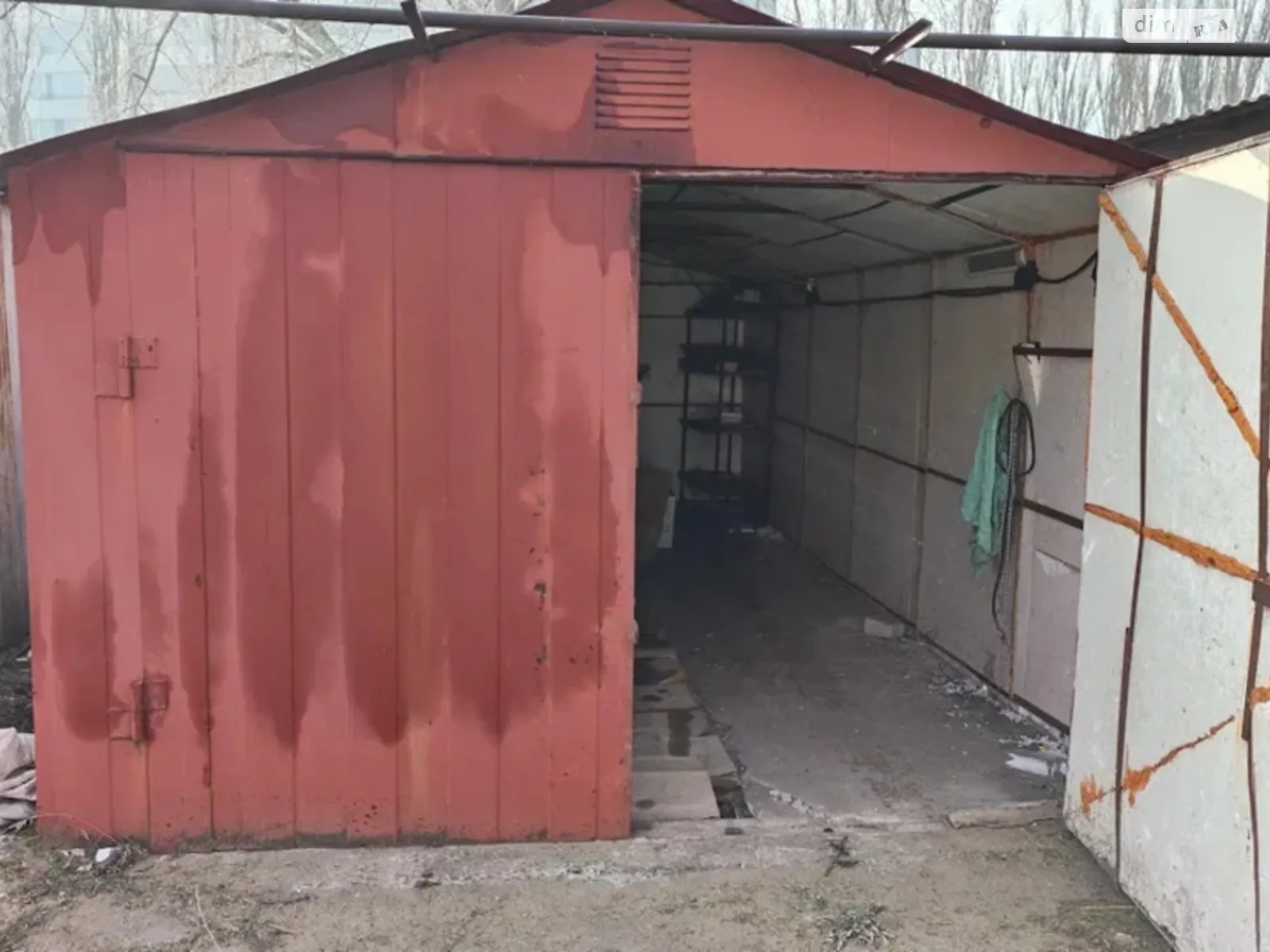 Продается отдельно стоящий гараж универсальный на 26 кв. м, цена: 2000 € - фото 1