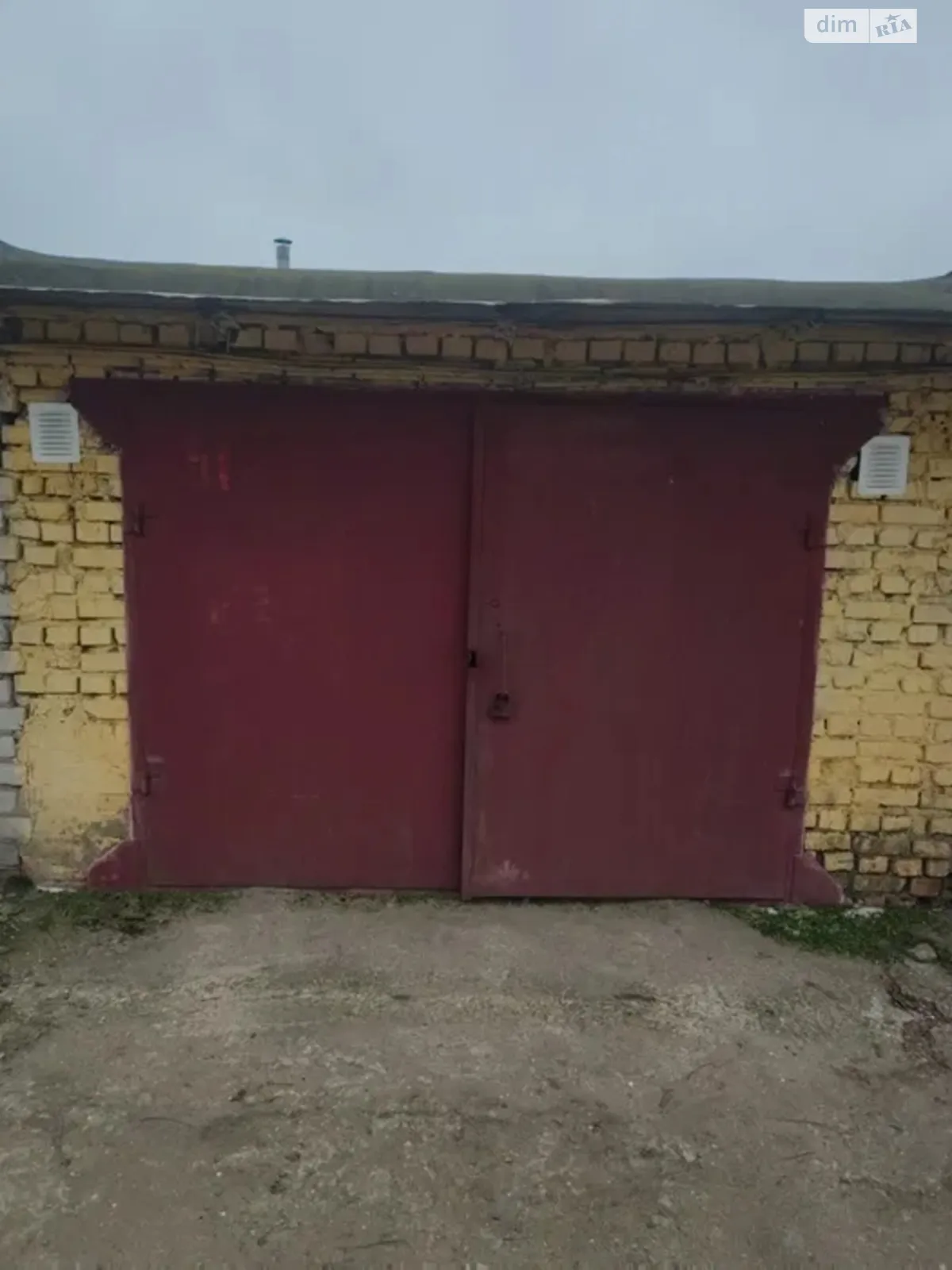 Продается место в гаражном кооперативе под легковое авто на 24 кв. м, цена: 2500 $ - фото 1