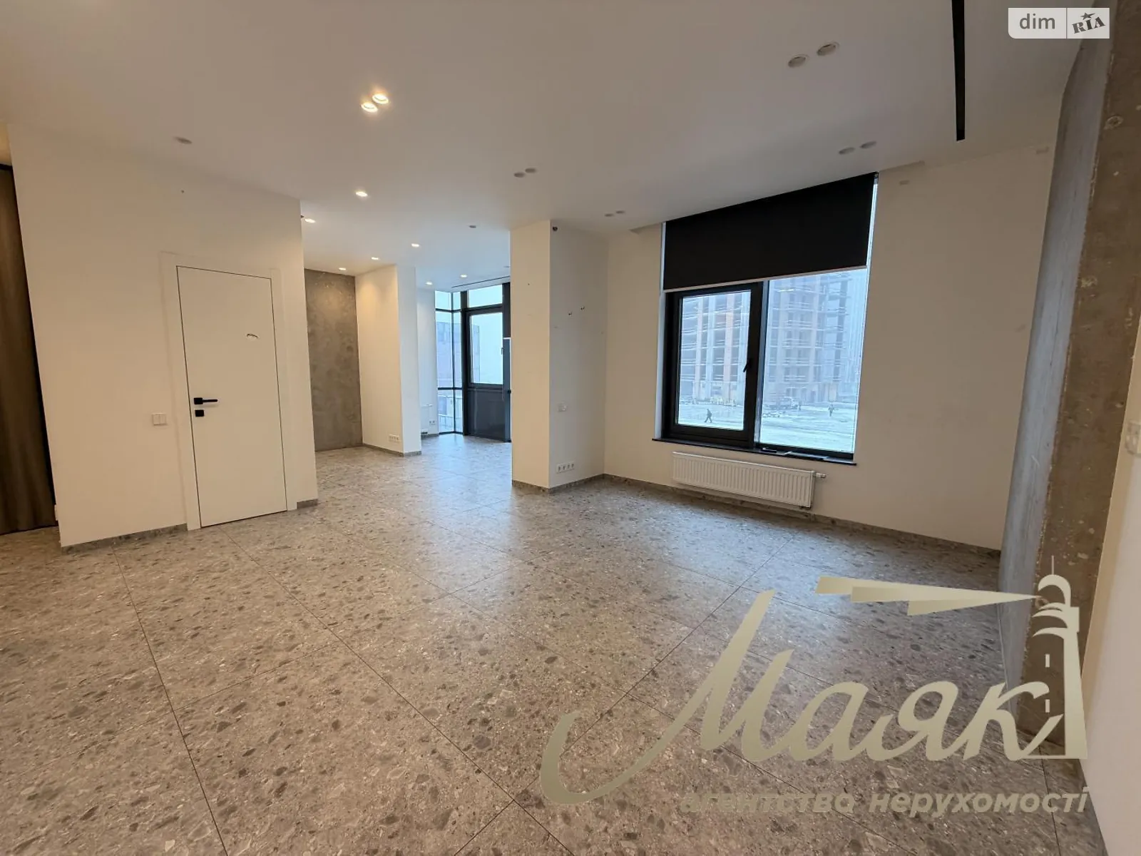 Сдается в аренду офис 55 кв. м в бизнес-центре, цена: 1500 $ - фото 1