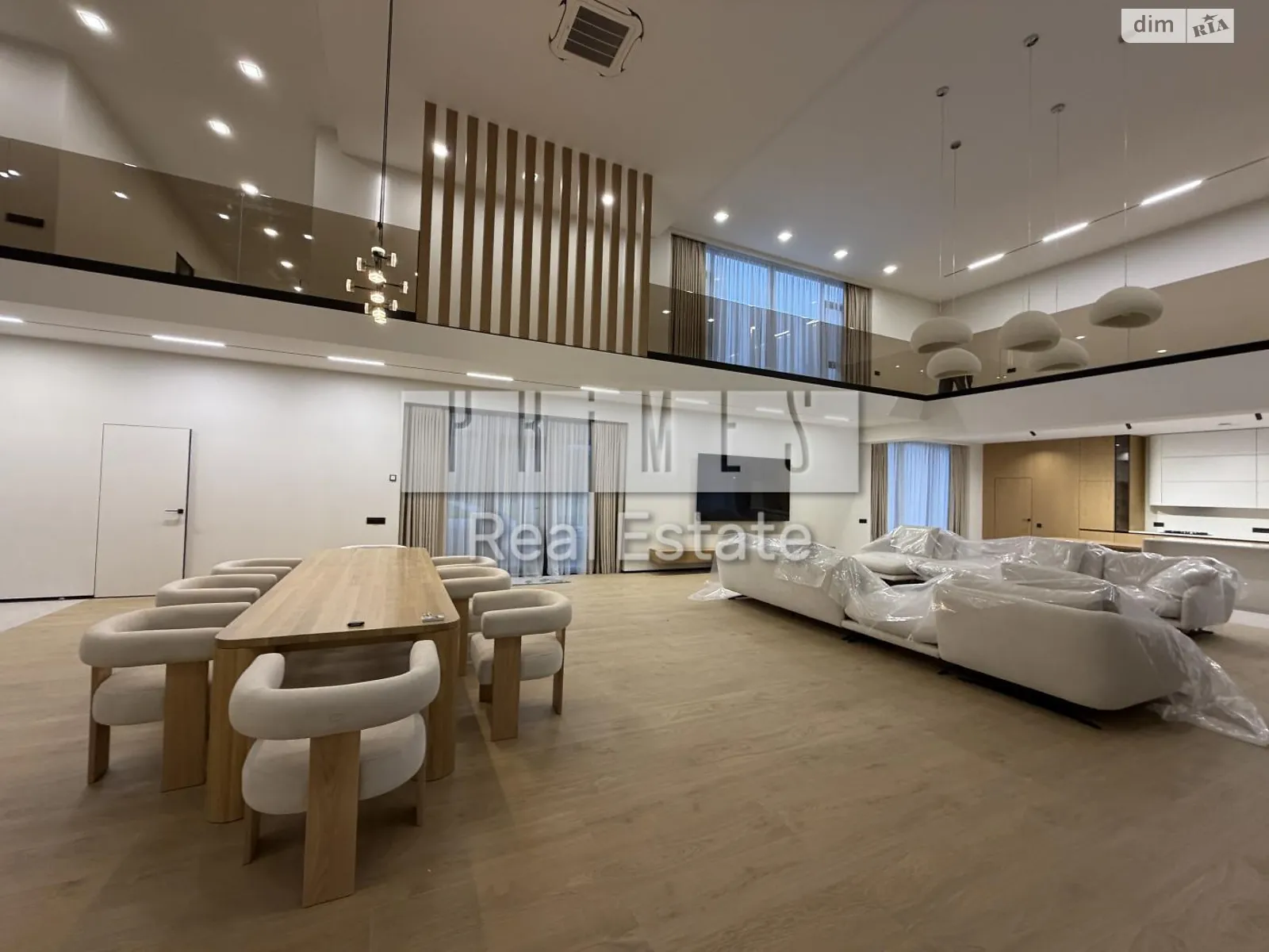 Сдается в аренду дом на 2 этажа 1200 кв. м с верандой, цена: 18000 $ - фото 1