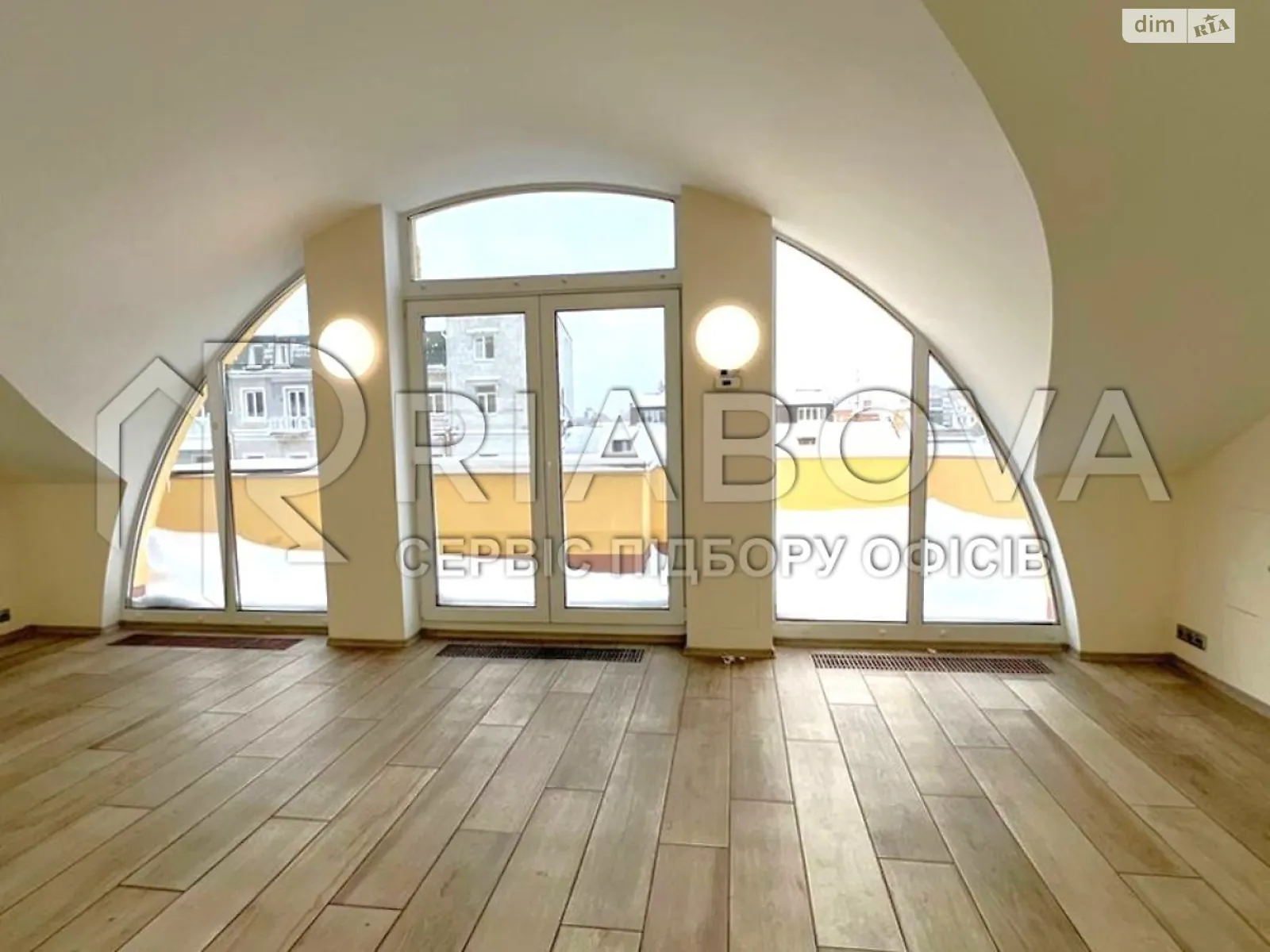 Сдается в аренду офис 179 кв. м в бизнес-центре, цена: 4475 $ - фото 1