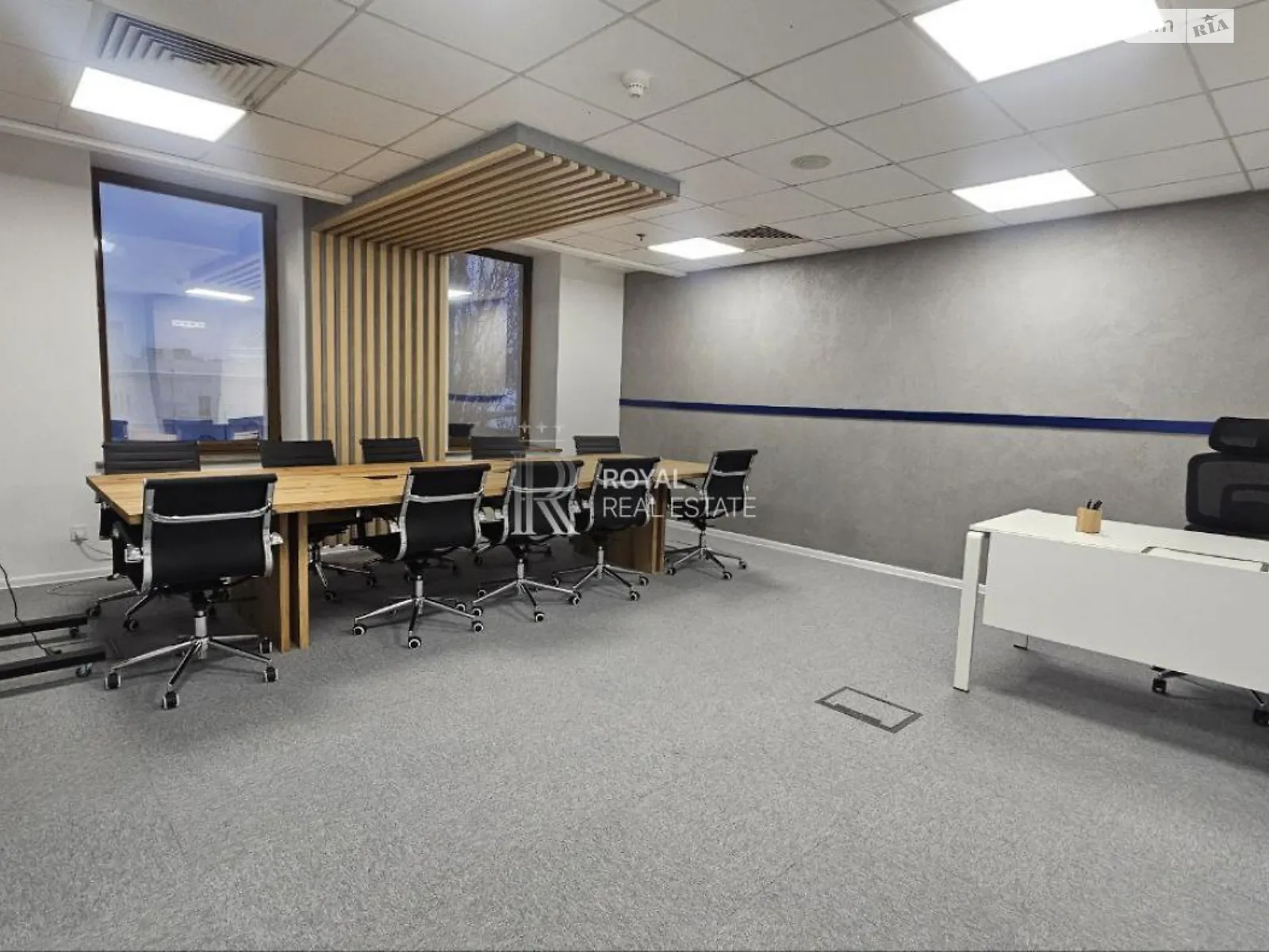 Сдается в аренду офис 165 кв. м в бизнес-центре, цена: 6010 $ - фото 1