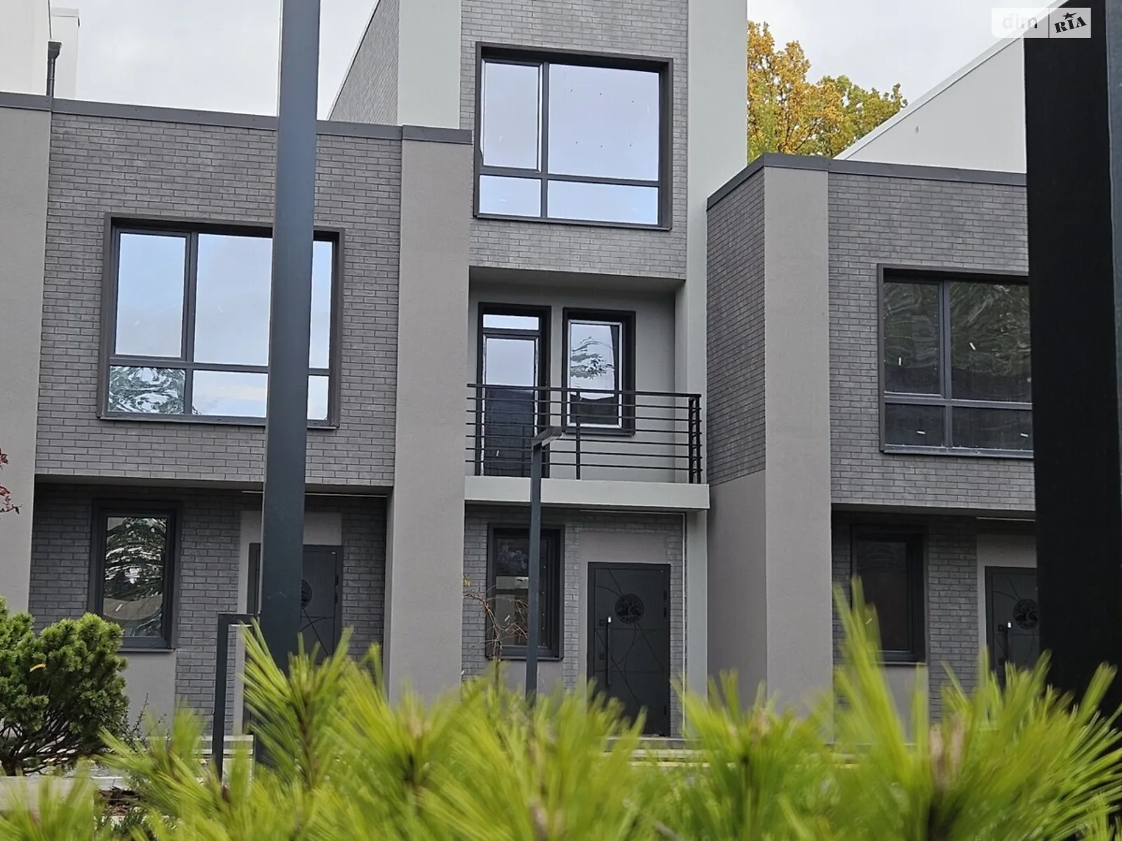 Продается дом на 3 этажа 92 кв. м с балконом, цена: 96600 $ - фото 1