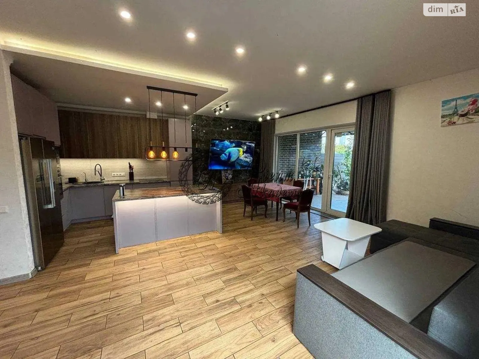 Сдается в аренду дом на 2 этажа 165 кв. м с садом, цена: 2000 $ - фото 1