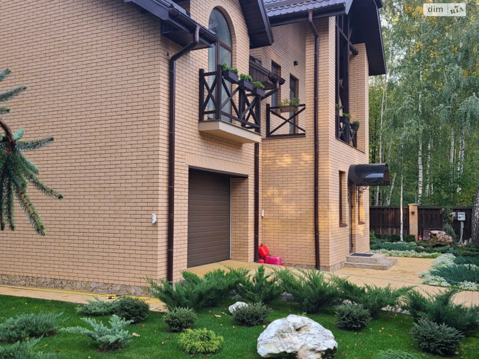 Продается дом на 2 этажа 230 кв. м с баней/сауной, цена: 260000 $ - фото 1