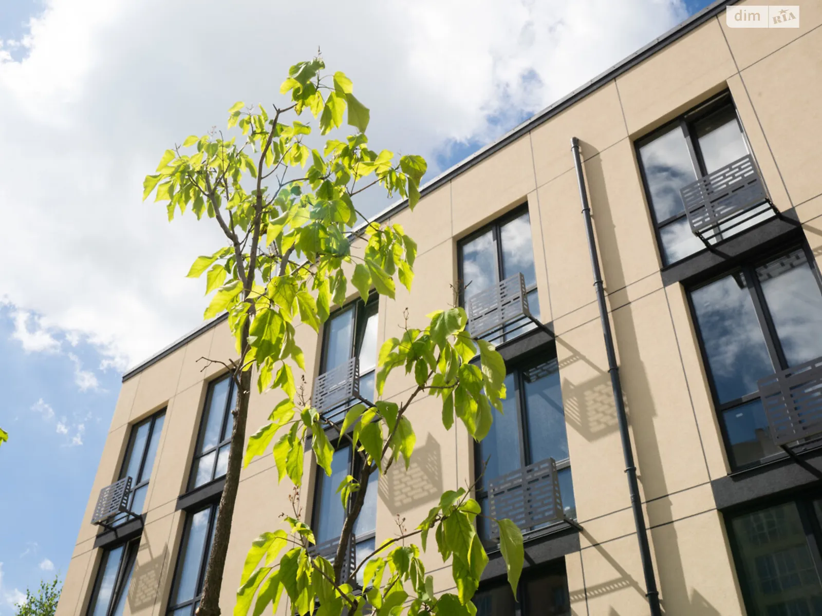 Продається об'єкт сфери послуг 38.2 кв. м в 5-поверховій будівлі, цена: 45840 $ - фото 1