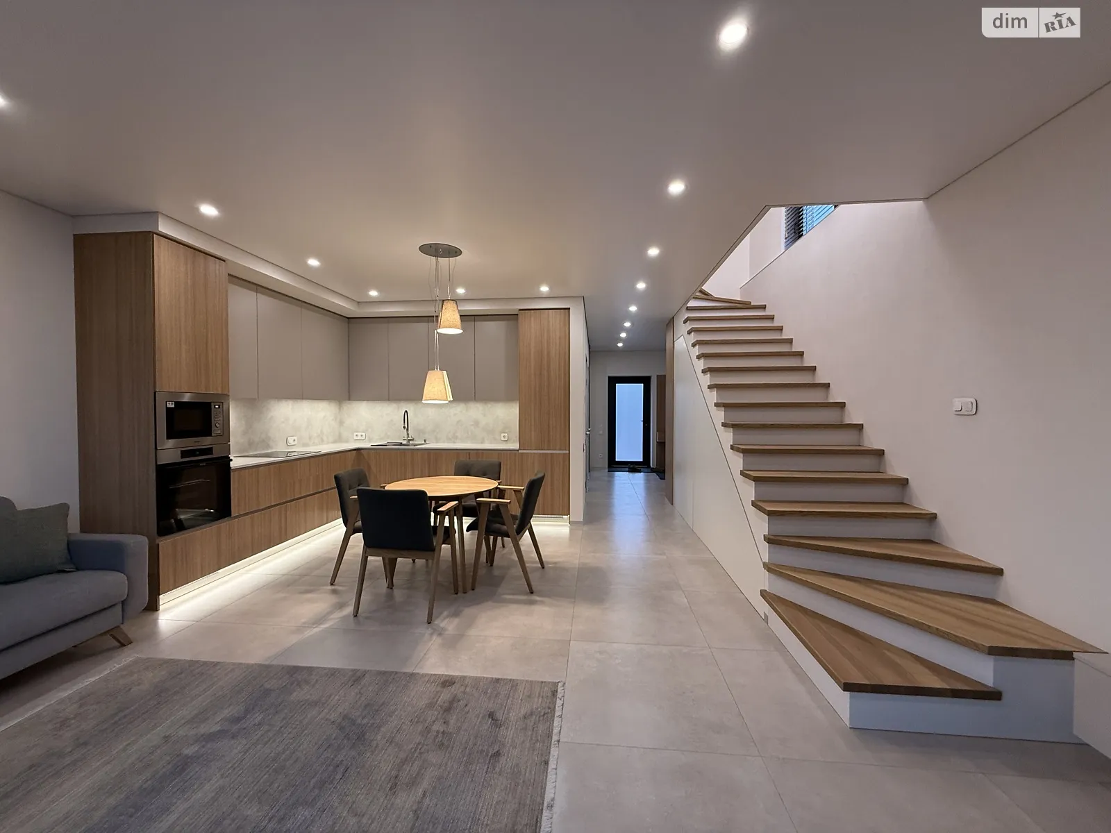 Продается дом на 2 этажа 120 кв. м с балконом, цена: 195000 $ - фото 1