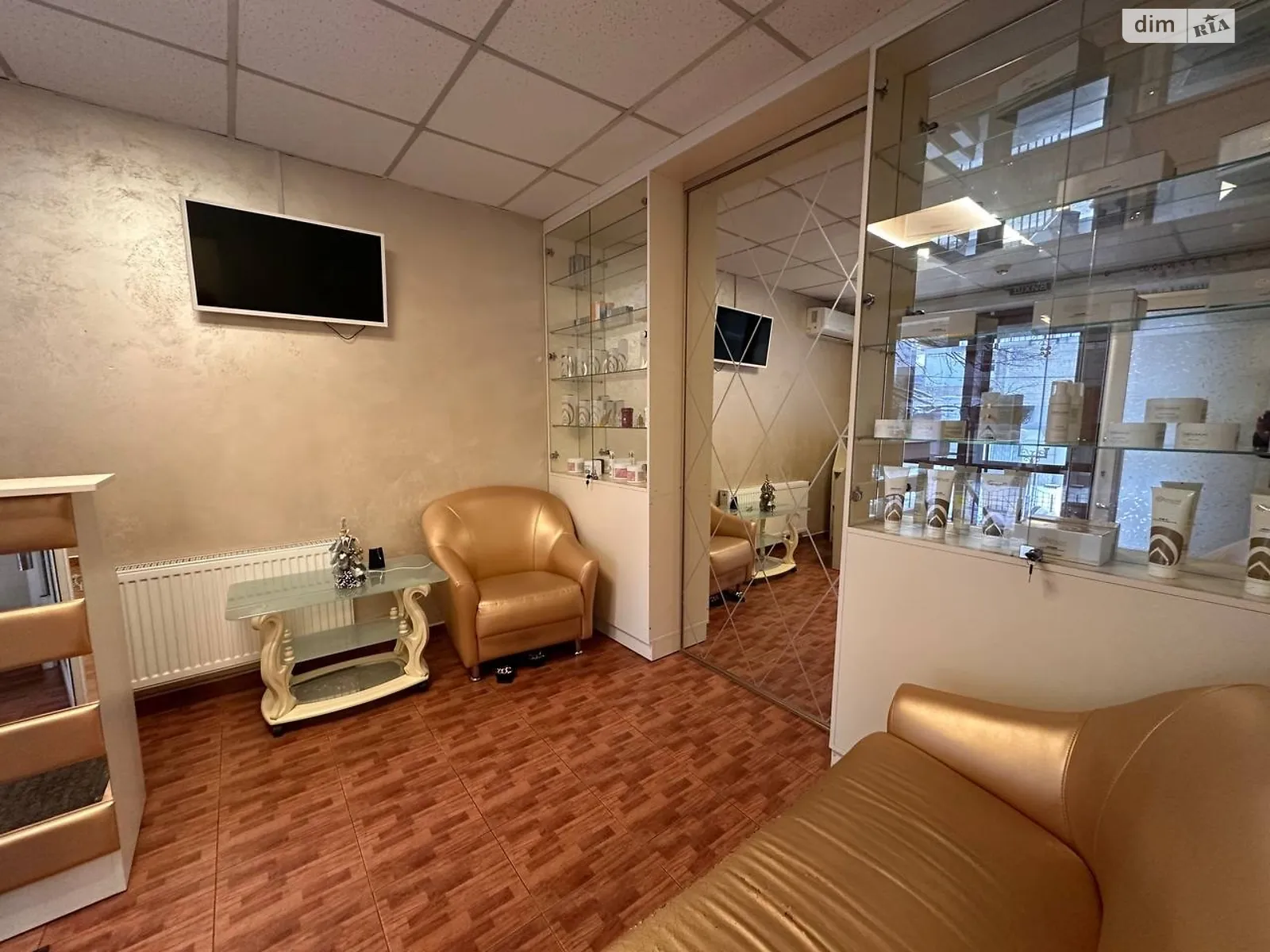 Продается объект сферы услуг 30 кв. м в 5-этажном здании, цена: 90000 $ - фото 1