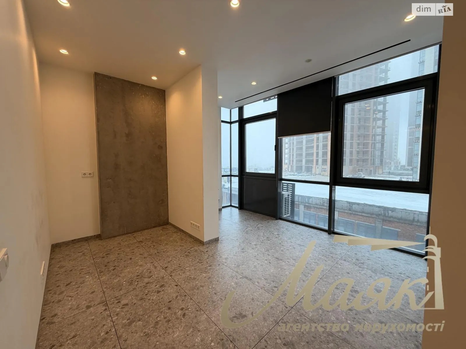 Сдается в аренду офис 55 кв. м в бизнес-центре, цена: 1500 $ - фото 1