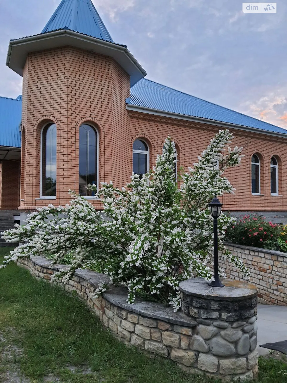 Продается дом на 2 этажа 445 кв. м с бассейном, цена: 205000 $ - фото 1