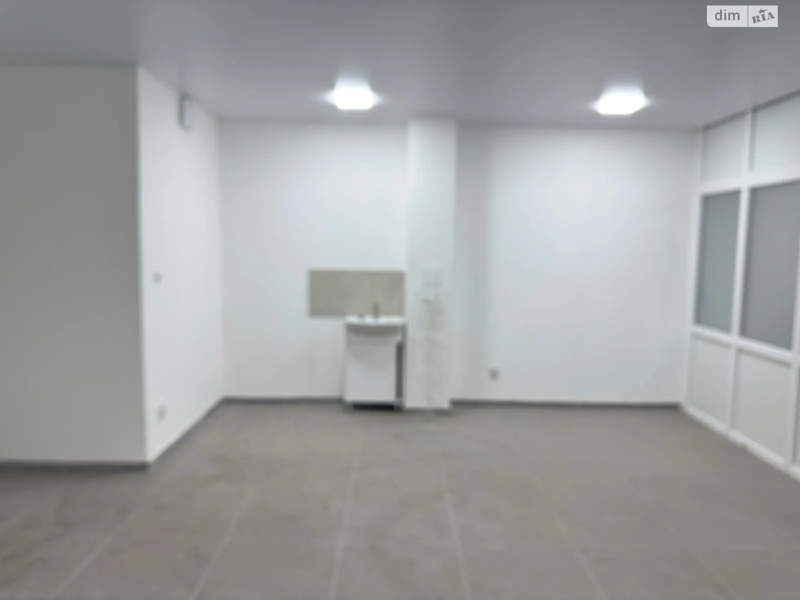 Сдается в аренду офис 34 кв. м в бизнес-центре, цена: 5990 грн - фото 1