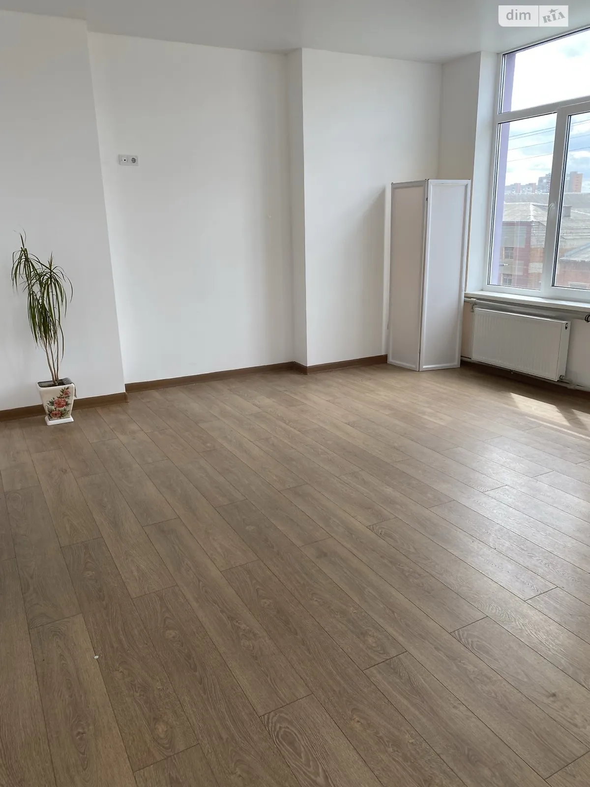 Продается офис 28 кв. м в бизнес-центре, цена: 23000 $ - фото 1