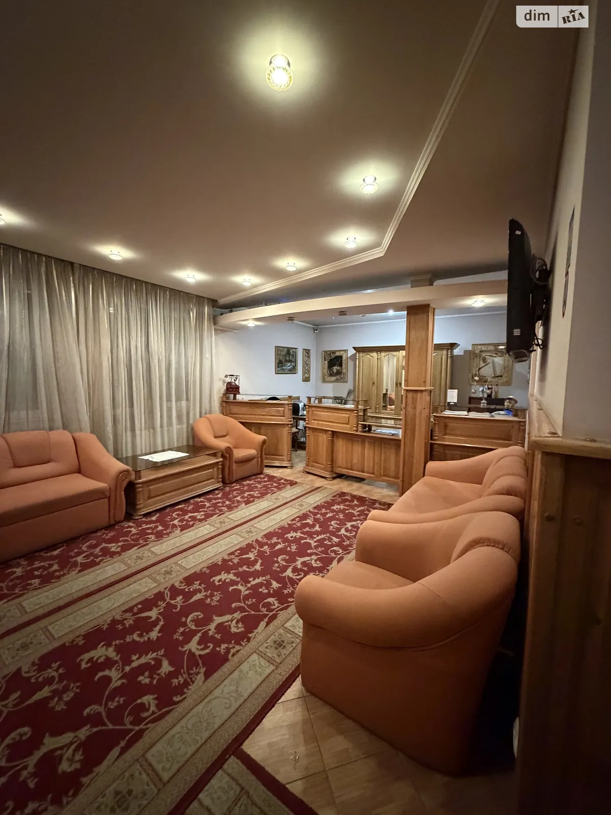 Сдается в аренду объект сферы услуг 400 кв. м в 3-этажном здании, цена: 3000 $ - фото 1