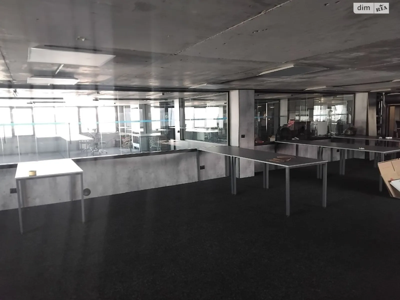 Сдается в аренду офис 100 кв. м в бизнес-центре, цена: 1000 $ - фото 1