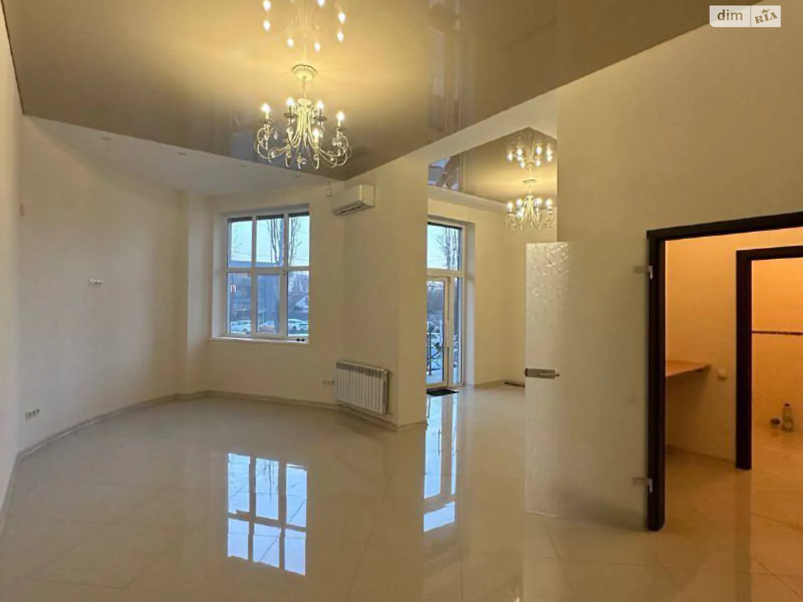 Сдается в аренду офис 51 кв. м в бизнес-центре, цена: 500 $ - фото 1