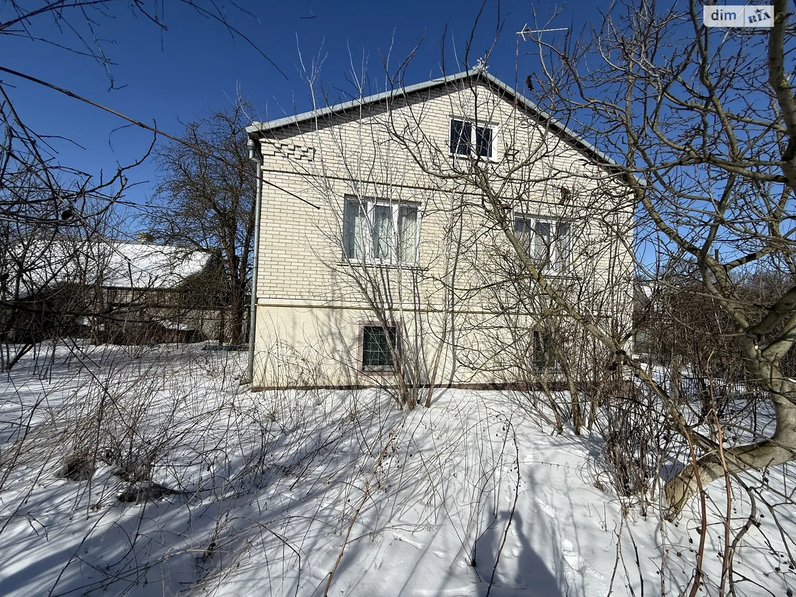 Продается дом на 2 этажа 150 кв. м с садом, цена: 73500 $ - фото 1