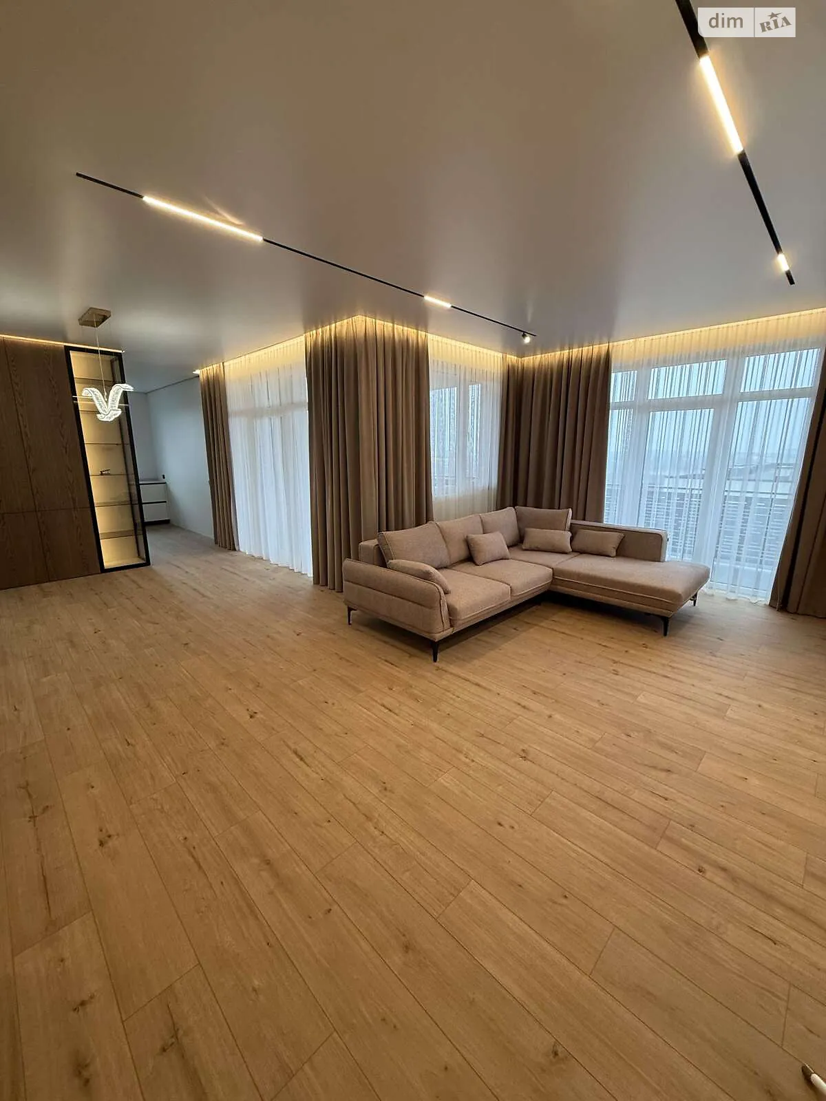 Продається 4-кімнатна квартира 152 кв. м у Ужгороді, цена: 350000 $ - фото 1