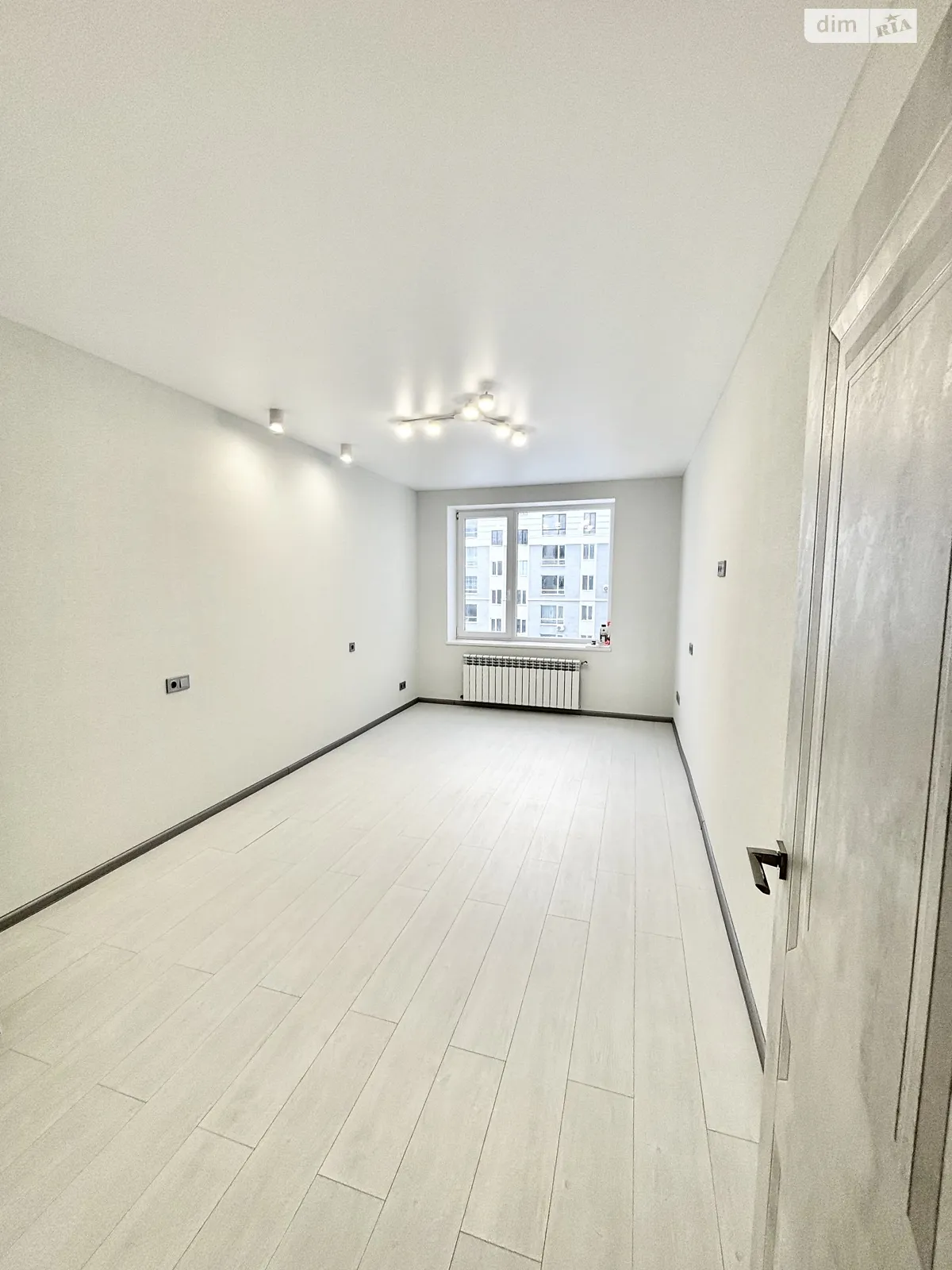 Продается 2-комнатная квартира 65.2 кв. м в Буче, ул. Ивана Кожедуба, 8А - фото 1