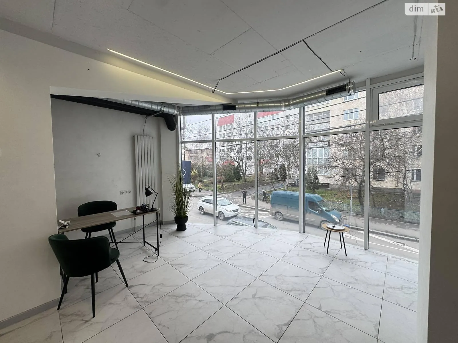 Продается офис 64.5 кв. м в бизнес-центре, цена: 125000 $ - фото 1