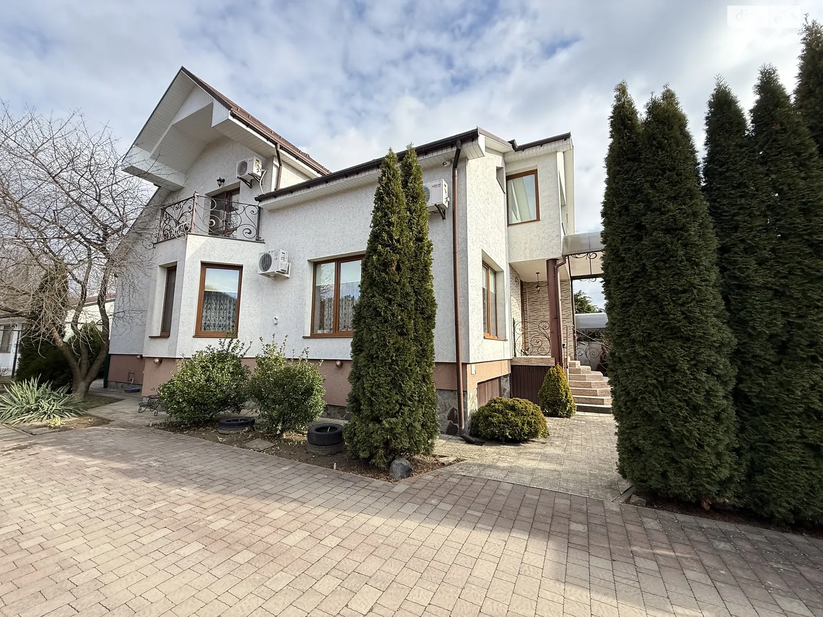 Продается дом на 2 этажа 301 кв. м с гаражом, цена: 425000 $ - фото 1