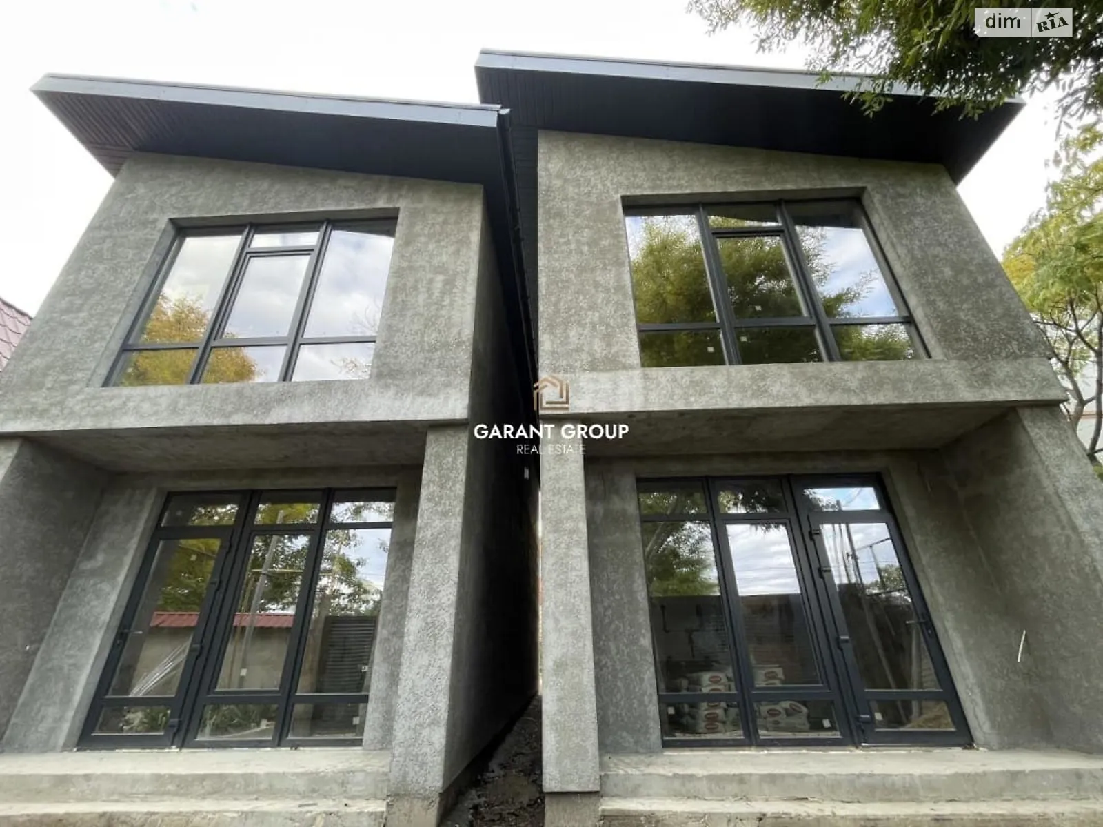 Продается дом на 2 этажа 105 кв. м с гаражом, цена: 130000 $ - фото 1