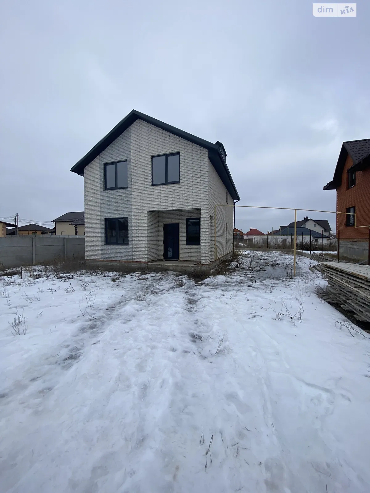 Продается дом на 2 этажа 120 кв. м с участком, цена: 92000 $ - фото 1