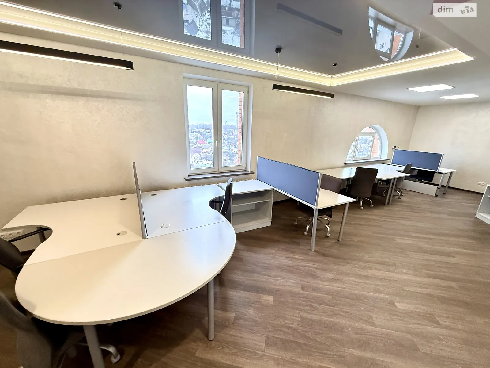 Сдается в аренду офис 91.9 кв. м в бизнес-центре, цена: 23999 грн - фото 1