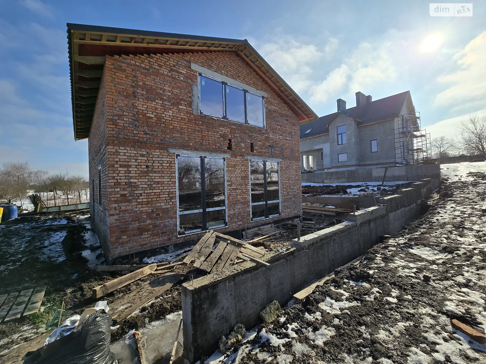 Продается дом на 2 этажа 130 кв. м с подвалом, цена: 135500 $ - фото 1