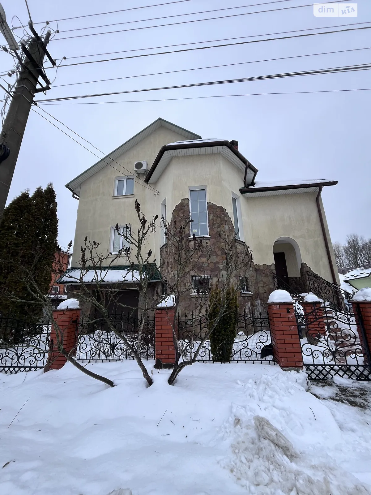 Продается дом на 3 этажа 280 кв. м с баней/сауной, цена: 260000 $ - фото 1