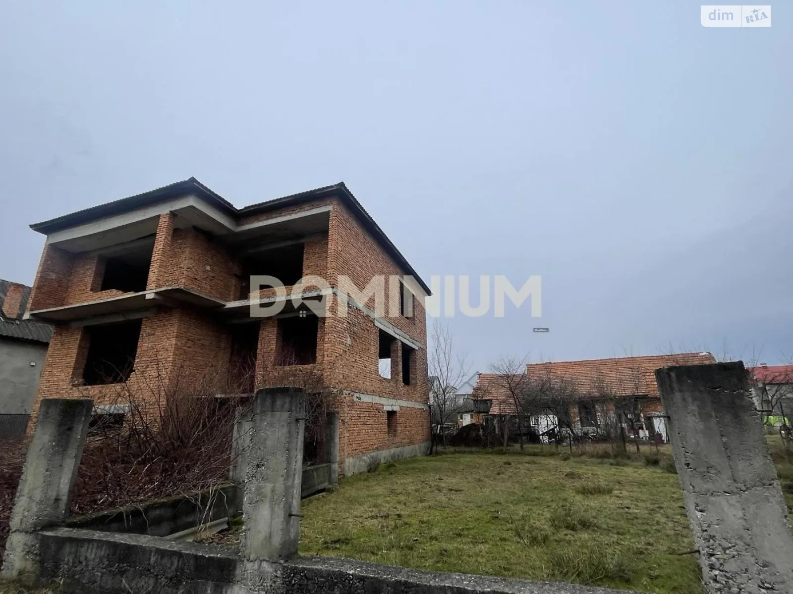 Продается дом на 3 этажа 280 кв. м с баней/сауной, цена: 38000 $ - фото 1