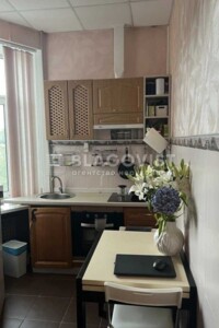 Продаж квартири, Київ, р‑н. Поділ, ст.м. Тараса Шевченка, Юрківська вулиця, буд. 37