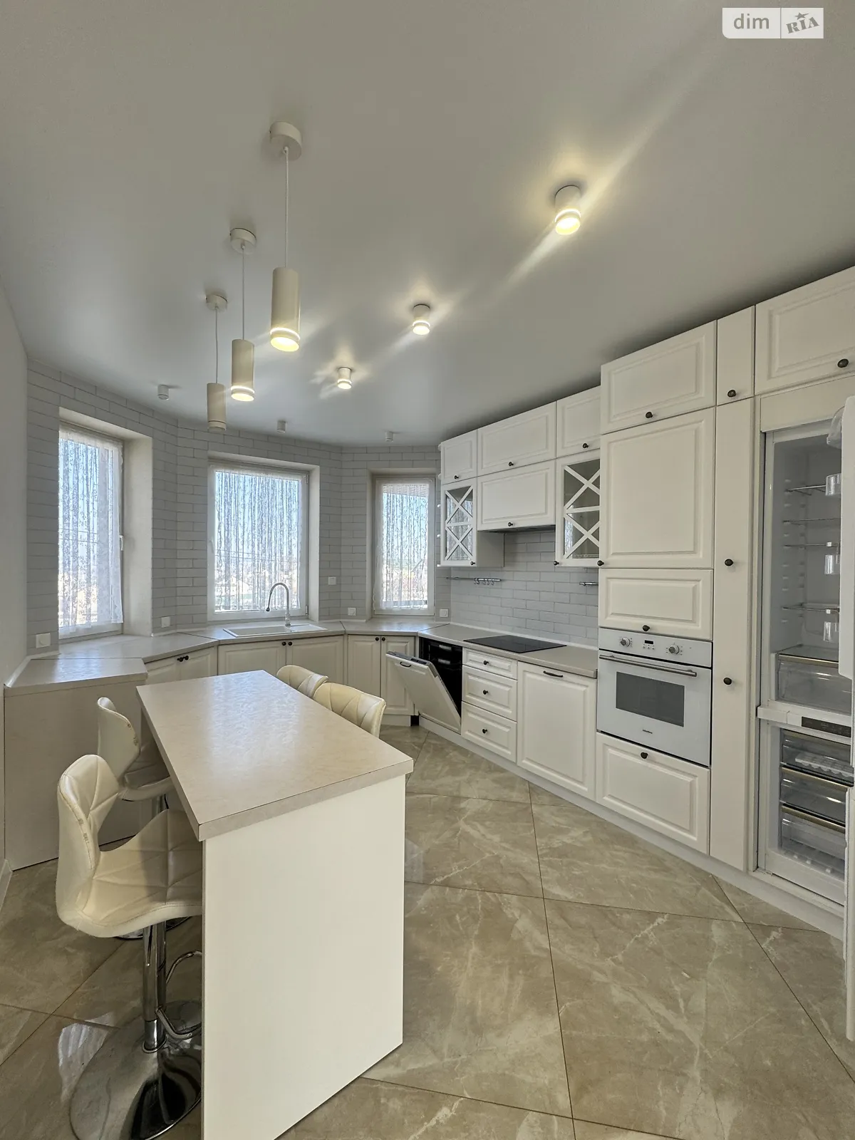 Здається в оренду будинок 2 поверховий 140 кв. м з мансардою, цена: 1500 $ - фото 1