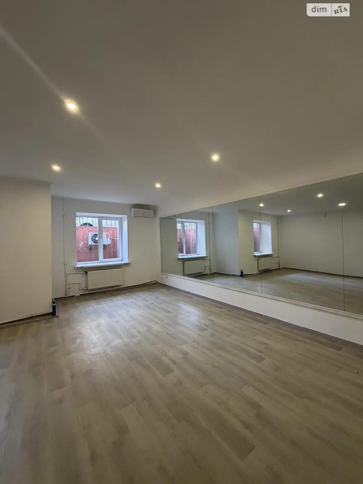Сдается в аренду помещения свободного назначения 122 кв. м в 10-этажном здании, цена: 44990 грн - фото 1
