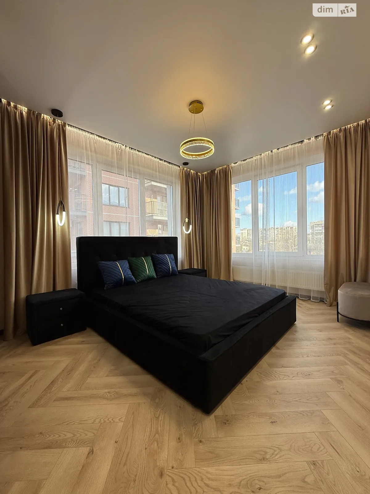 Продается 1-комнатная квартира 42 кв. м в Львове, ул. Леонида Перфецкого, 6 - фото 1