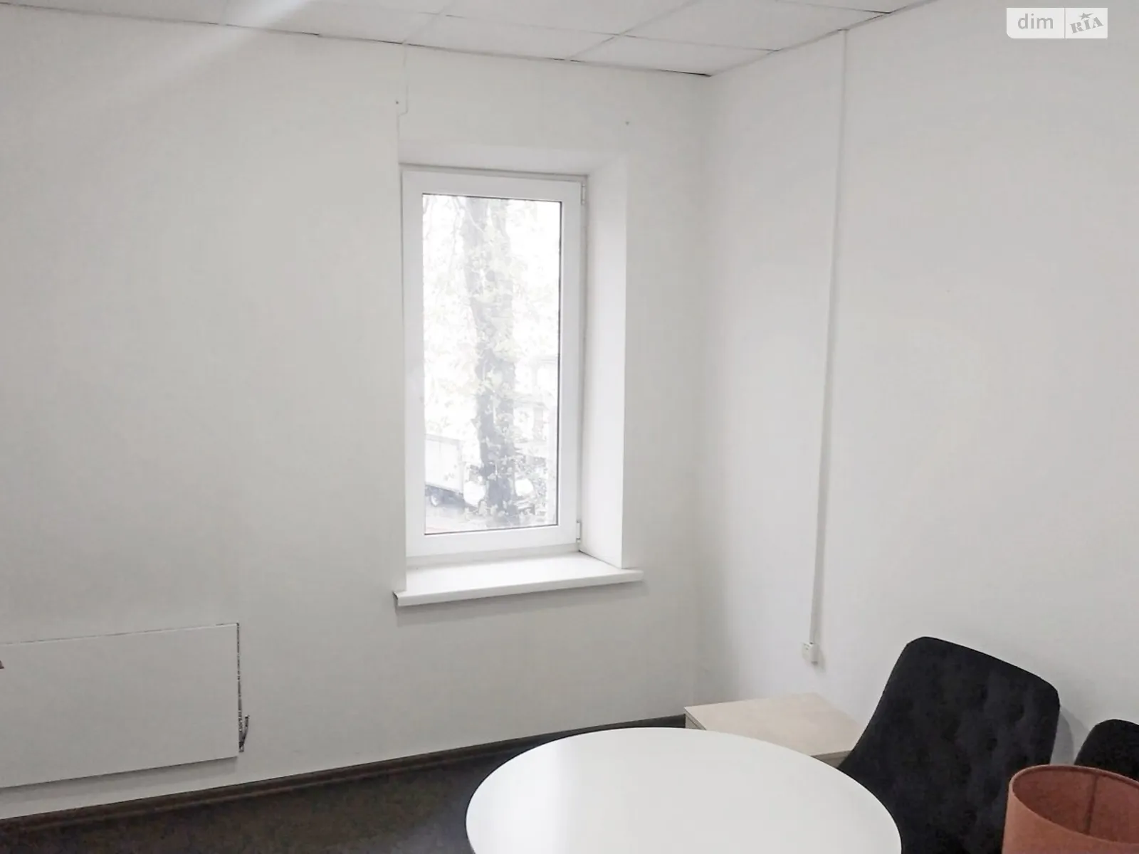 Сдается в аренду офис 18 кв. м в бизнес-центре, цена: 8120 грн - фото 1