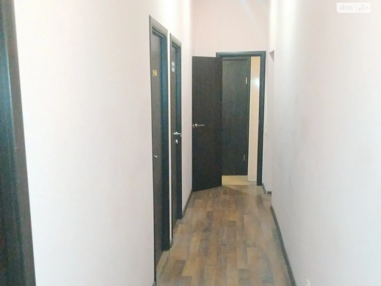 Сдается в аренду офис 18 кв. м в бизнес-центре, цена: 8140 грн - фото 1