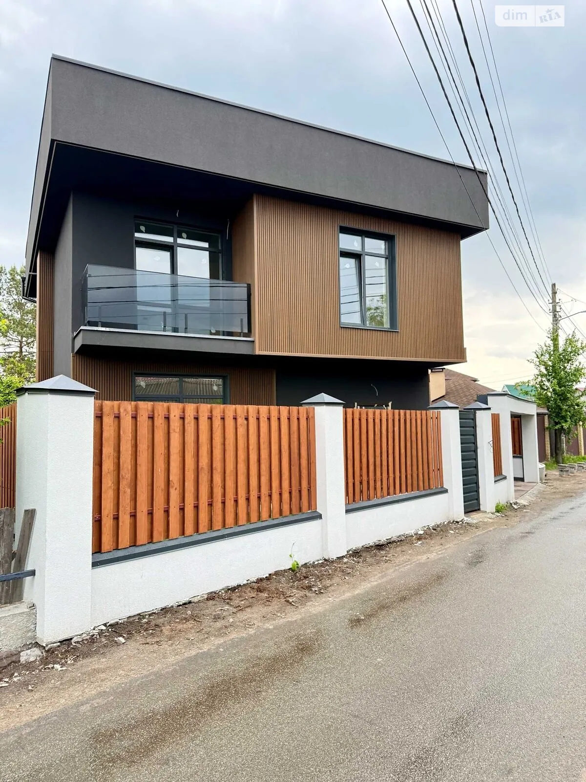 Продается дом на 2 этажа 132 кв. м с камином, цена: 227000 $ - фото 1