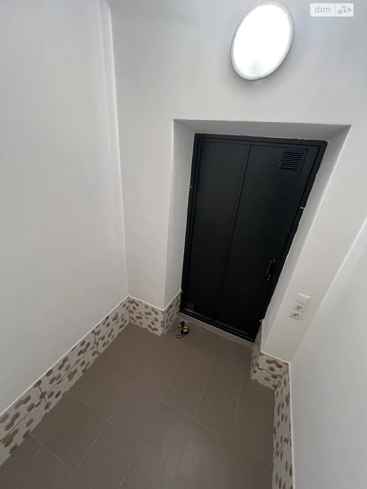 Сдается в аренду офис 3.2 кв. м в бизнес-центре, цена: 1000 грн - фото 1