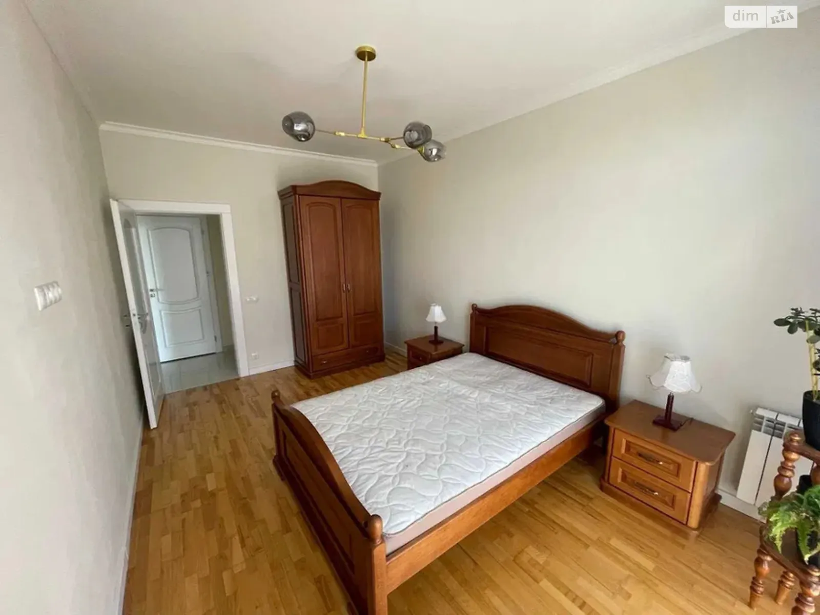 Продається 2-кімнатна квартира 67 кв. м у Ужгороді, вул. Університетська, 25 - фото 1