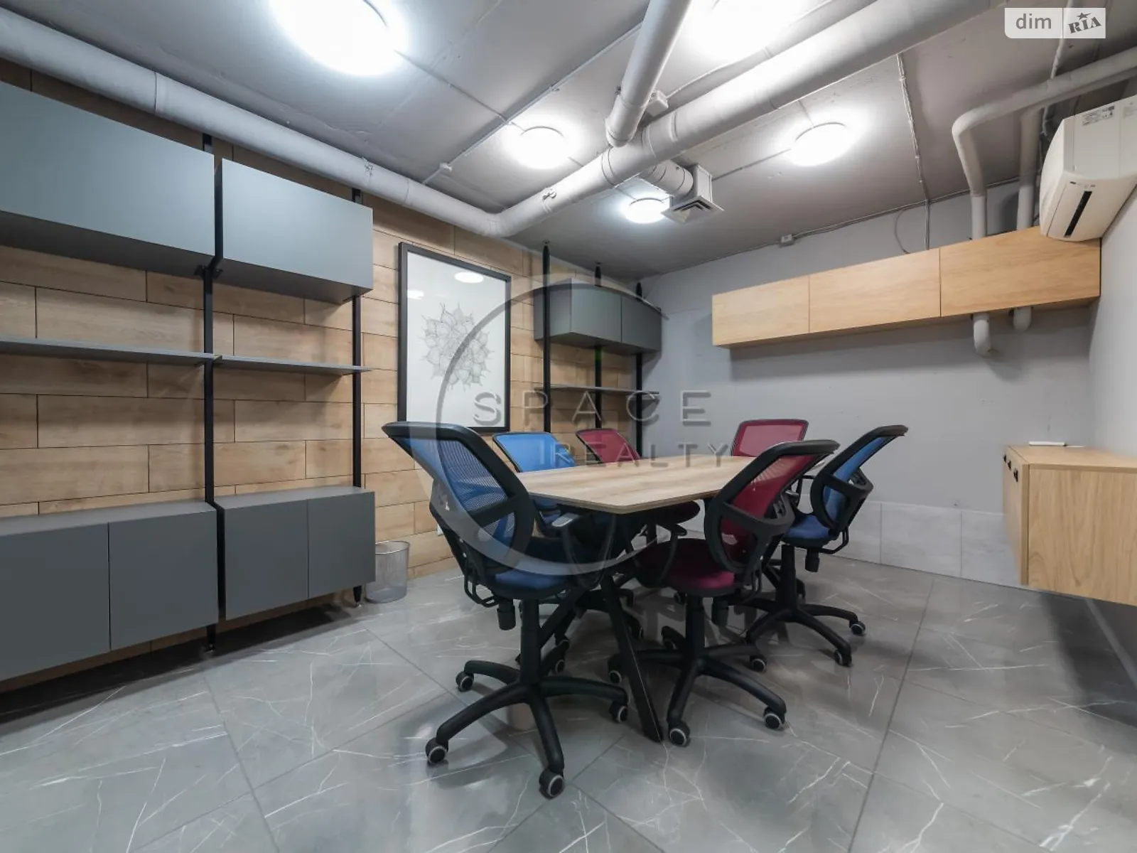 Сдается в аренду офис 165 кв. м в бизнес-центре, цена: 3400 $ - фото 1