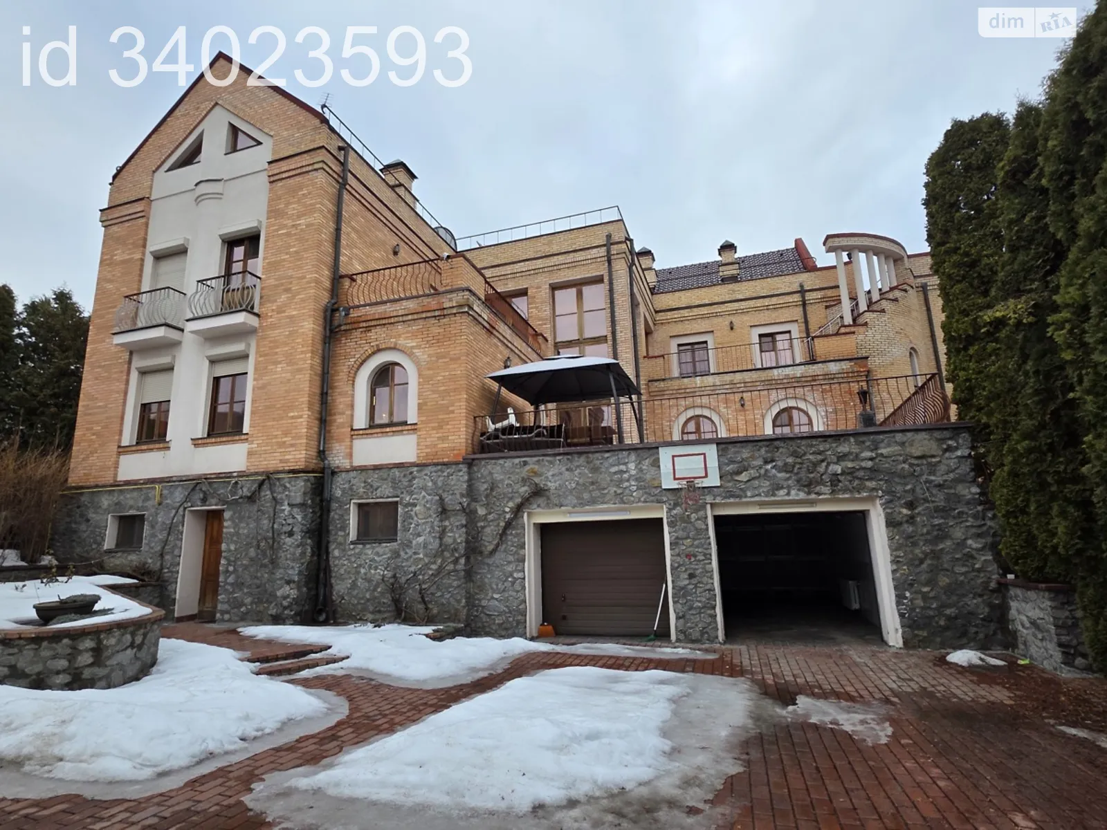 Продается дом на 4 этажа 800 кв. м с балконом, цена: 850000 $ - фото 1