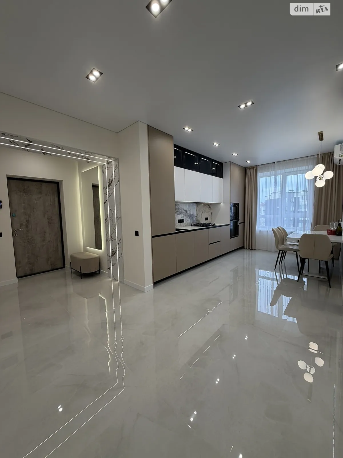 Продается 3-комнатная квартира 93 кв. м в Криховцах, ул. Приозерная, 38 - фото 1