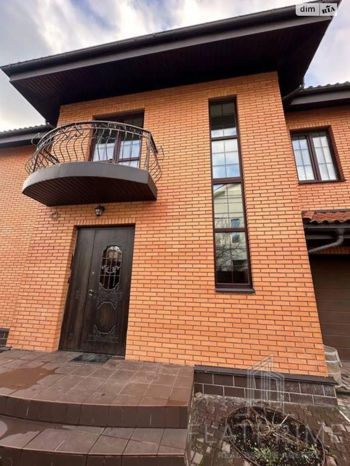 Продается дом на 2 этажа 247 кв. м с садом, цена: 1000000 $ - фото 1