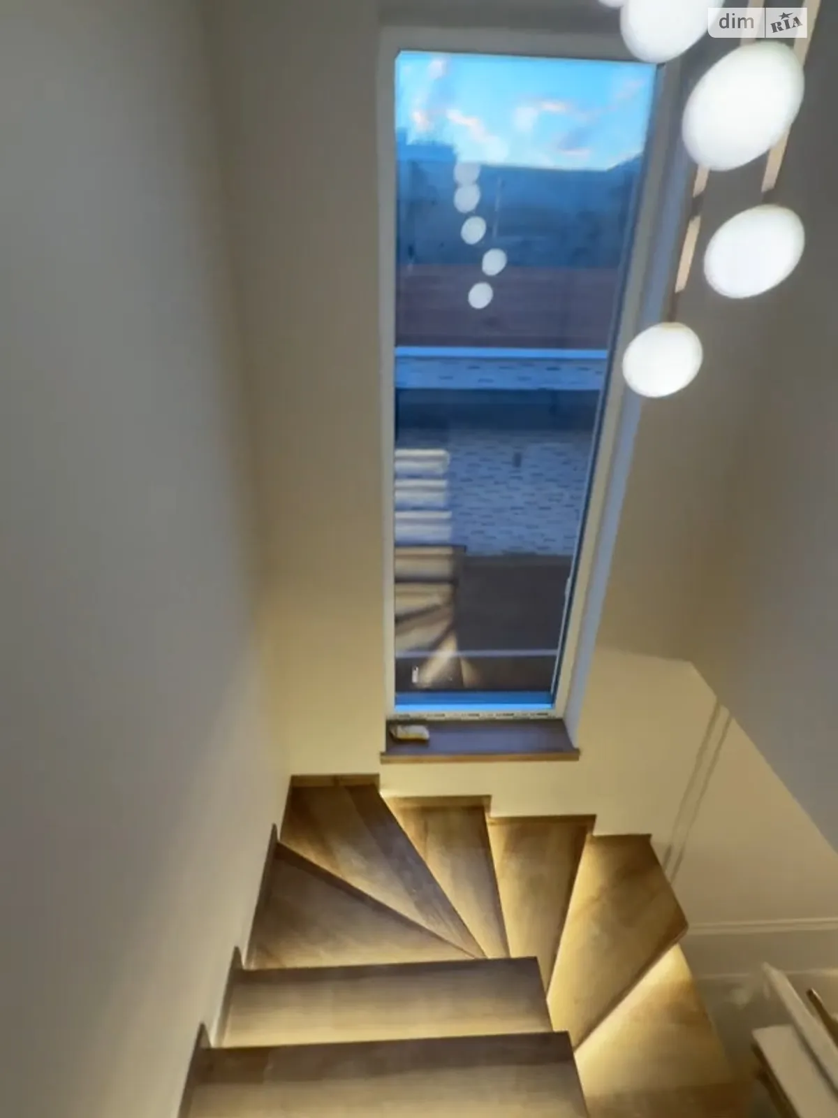 Сдается в аренду дом на 2 этажа 120 кв. м с террасой, цена: 2200 $ - фото 1